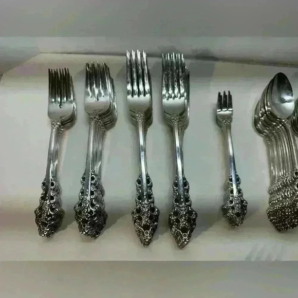 International Deep Silver Silverplate Rochambeau Flatware 113 Pieces Please Read - Picture 2 of 11
